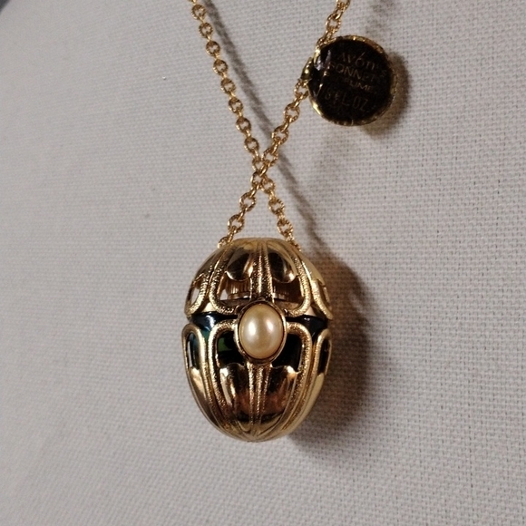 Vintage Perfume Necklace - Picture 2 of 9